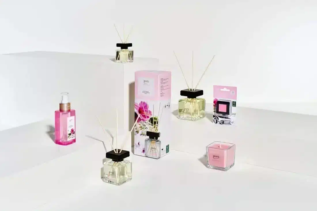 ipuro Essentials Flower Bowl Kollektion in Rosa mit Duftstäbchen, Raumspray, Duftkerze und Autoduft
