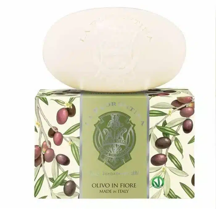 Olive Flowers Seife 300 gr mit sanftem Blumenduft in einer schönen Geschenkverpackung