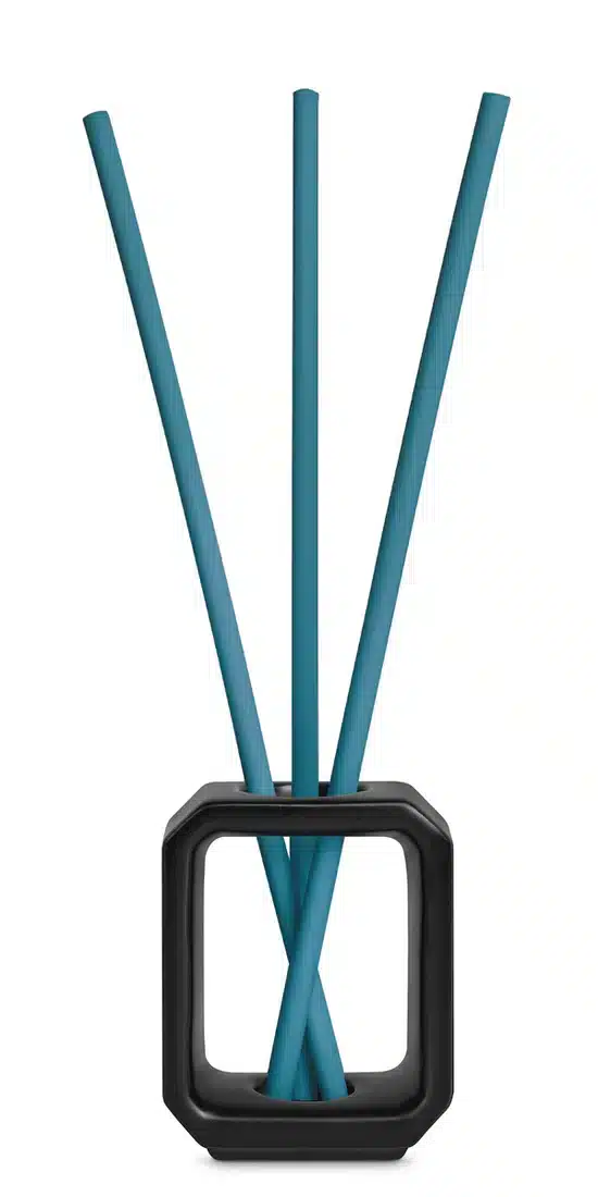 Ipuro Essentials Scented Stick Nachfüllung Cotton Field mit blauen Duftstäbchen in schwarzer Vase