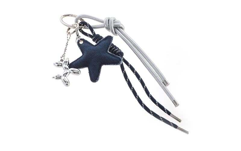 Britt Schlüsselanhänger und Bag Charm in Jeansblau zum Verschönern deiner Tasche