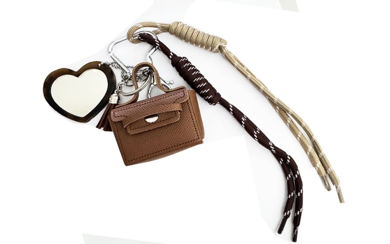 Jochem Schlüsselanhänger und Bag Charm in Camel als stilvolles Taschenaccessoire